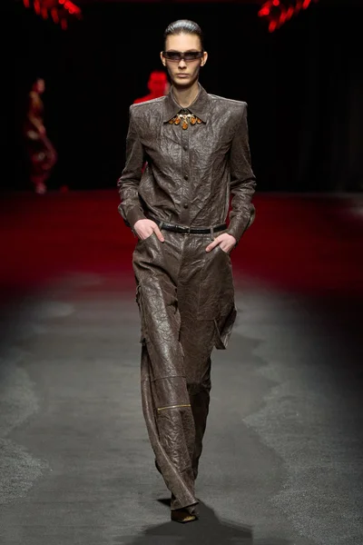 Look 14